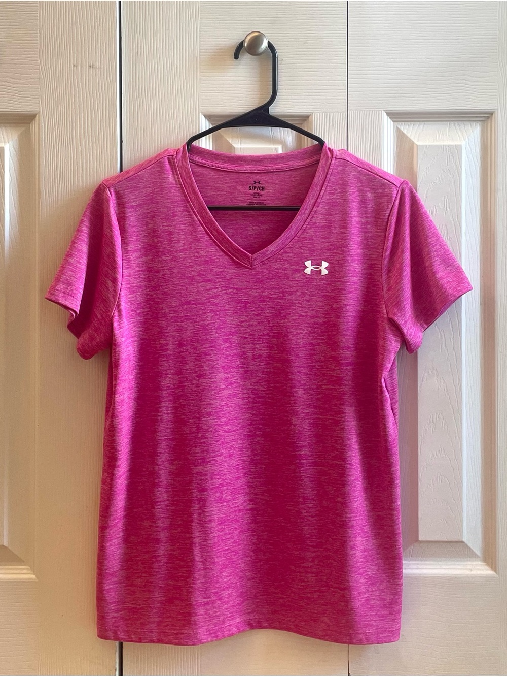 Under Armour: Women’s Pink Heather V-Neck Performance Tee